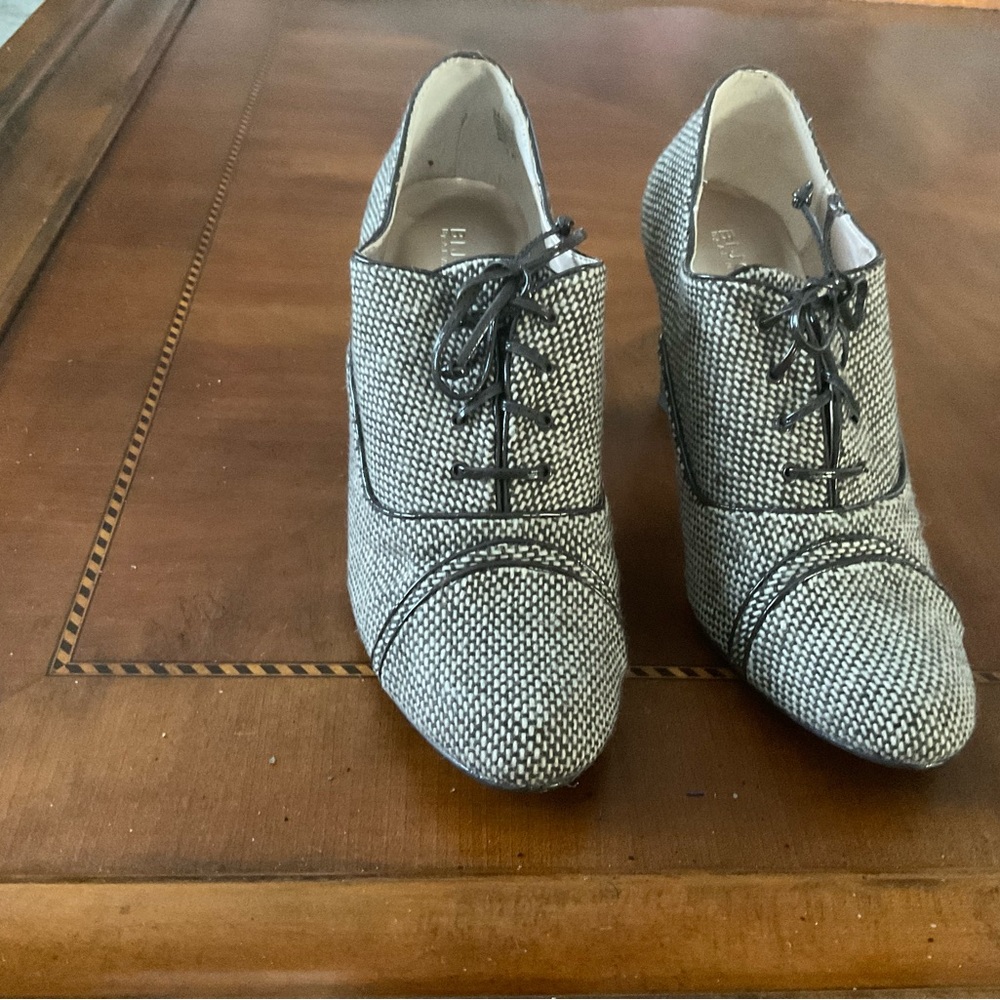 Classic Lace-Up Women's Tweed Booties - Black & White